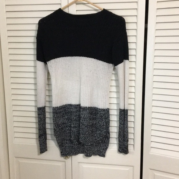 Tri color sweater - Picture 2 of 3